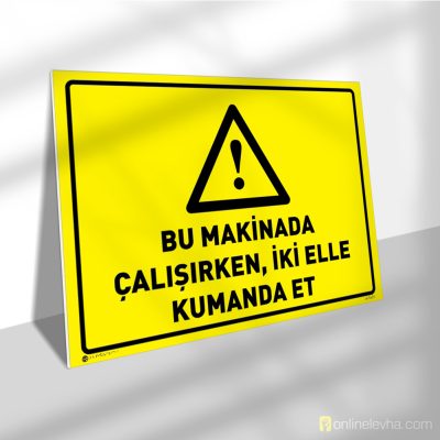 Bu Makinada Çalışırken İki Elle Kumada Et